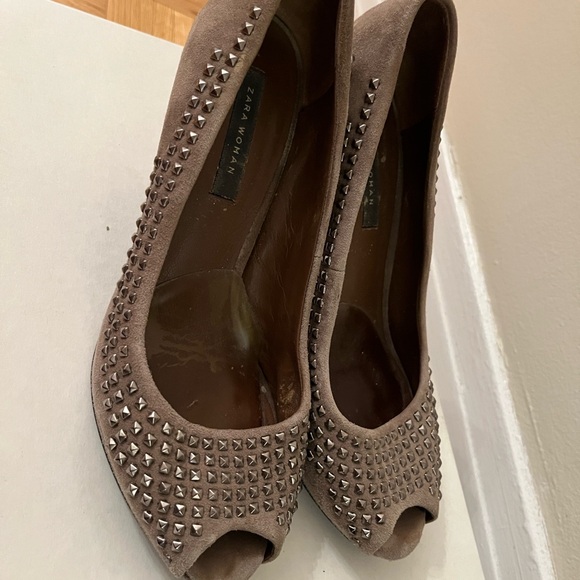 Zara Brown Peep Toe Studded Heels - Picture 7 of 7